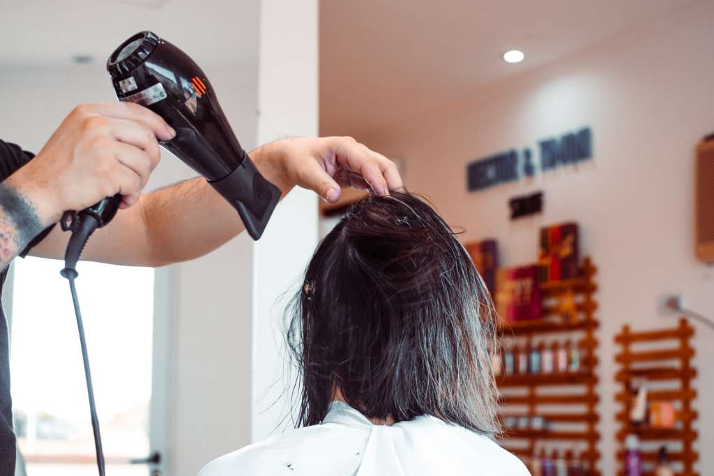 Как правильно сушить волосы феном и какой режим сушки выбрать